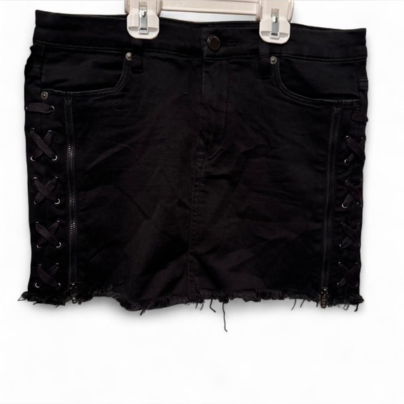Blank NYC Black Mini Skirt  with zip/ lace up sides size 28 - Picture 3 of 7